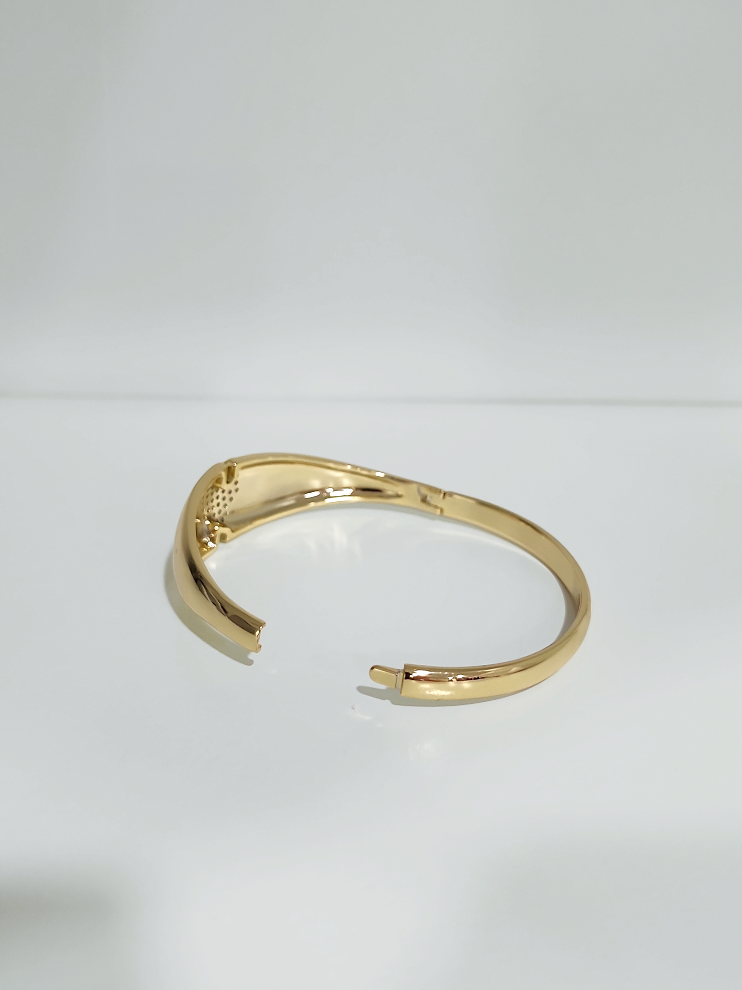 Shining Heart Bangle