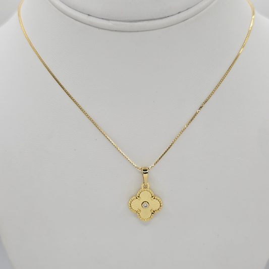 Gold Trebol with Box chain Necklace