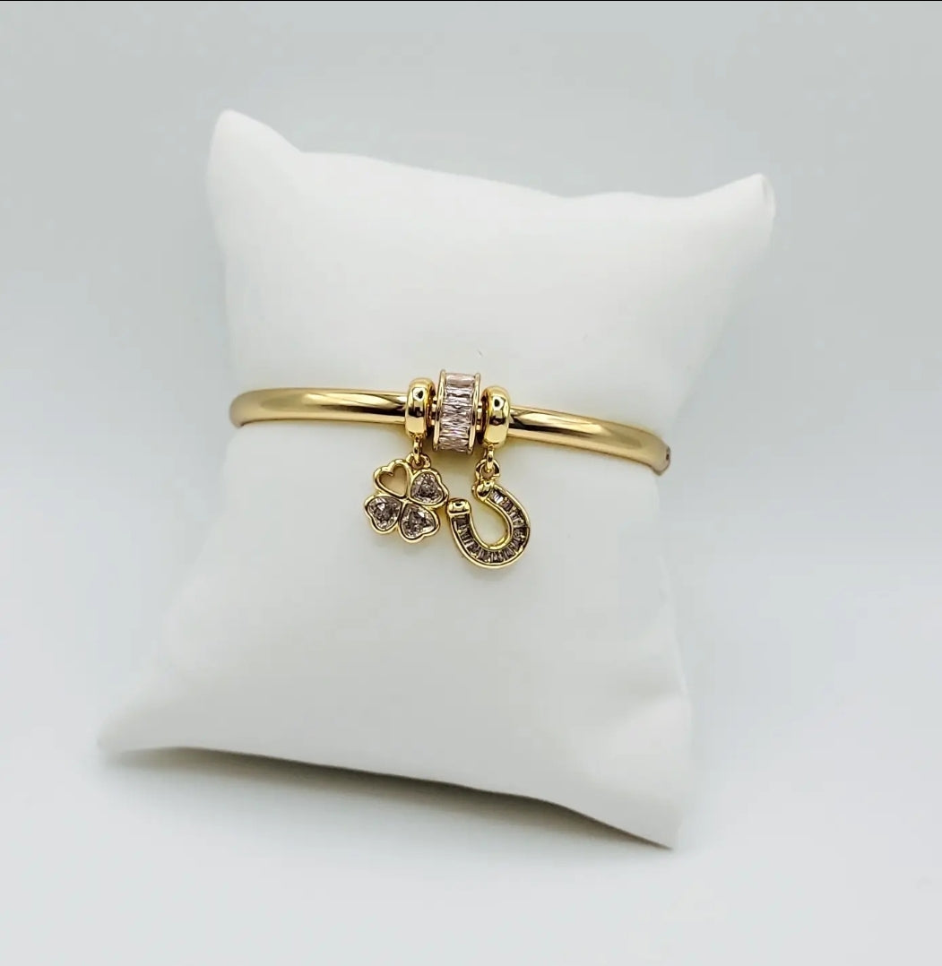 Plain bangle with Charms good luck clover and Horseshoe