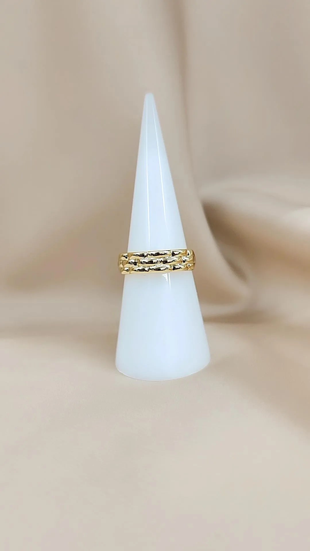 Waves Ring