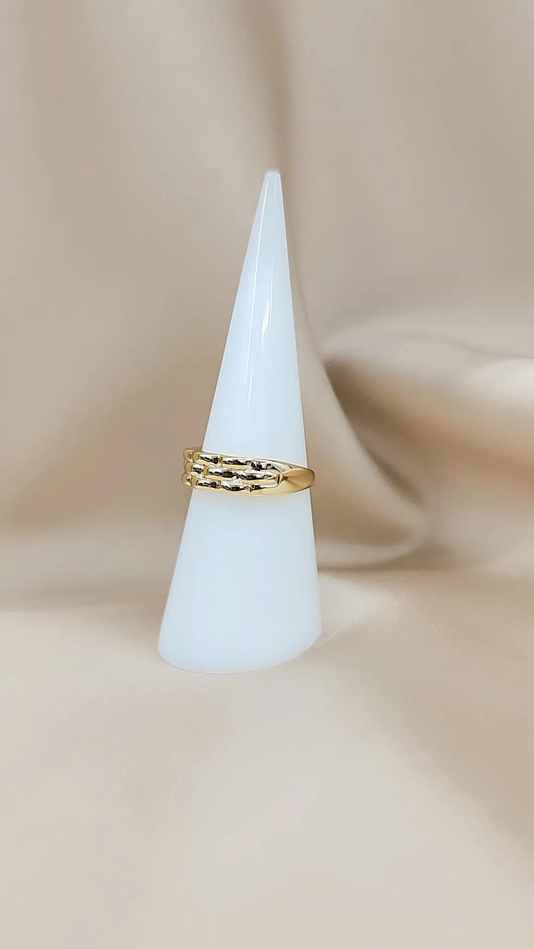 Waves Ring